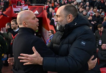 开云登录入口地址-10亿豪阵被他用废 利物浦庸帅争议换人惹众怒 下场欧冠出局或下课